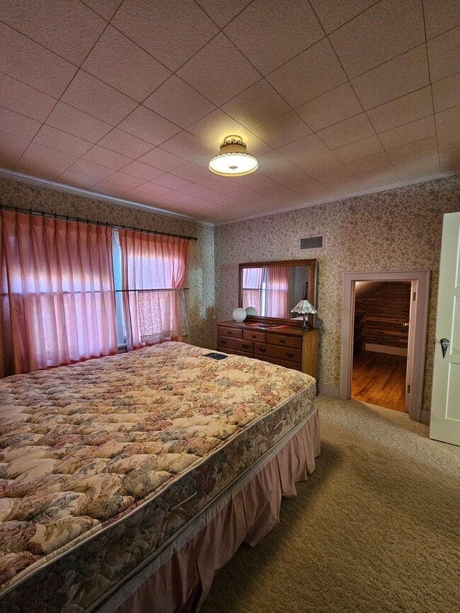 Building Photo - 4 BED | 2.5 BATH | DOUBLE GARAGE | WEST RAPID | FURNISHED