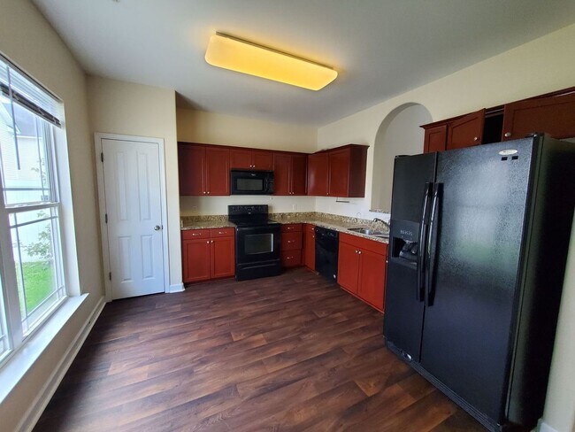 Building Photo - Located in the Heart of Richmond Hill