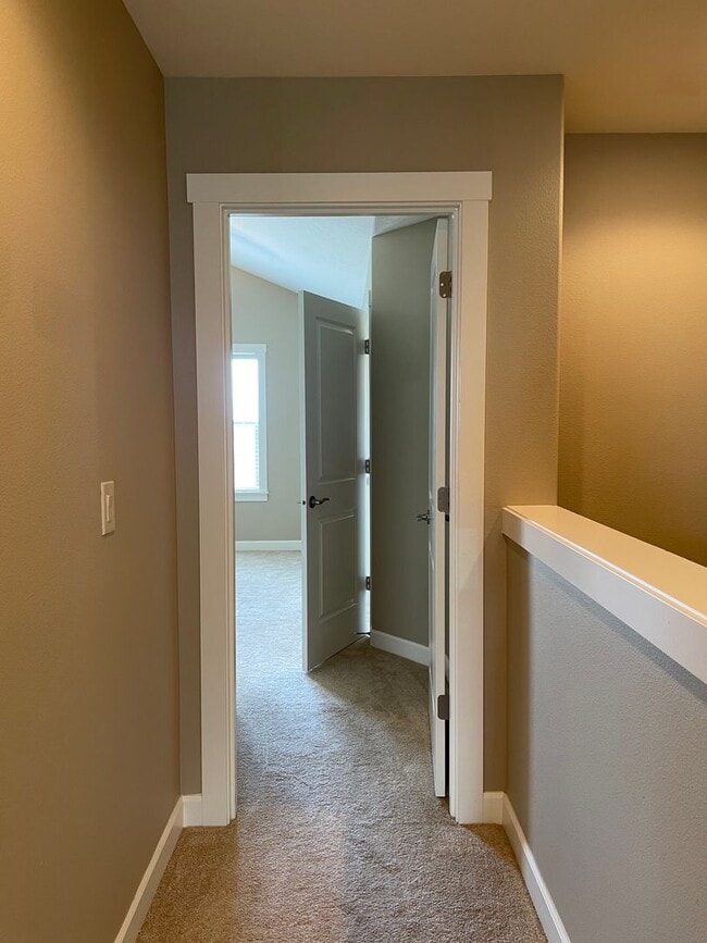 Building Photo - LUXURY 4 Bed Camas Townhome! Gated Communi...