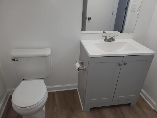Building Photo - $500 off one month.  Call for details. "Ch...