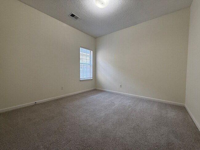 Building Photo - CORDOVA 3 BED 3 BATH RENTAL HOME NEAR SHEL...