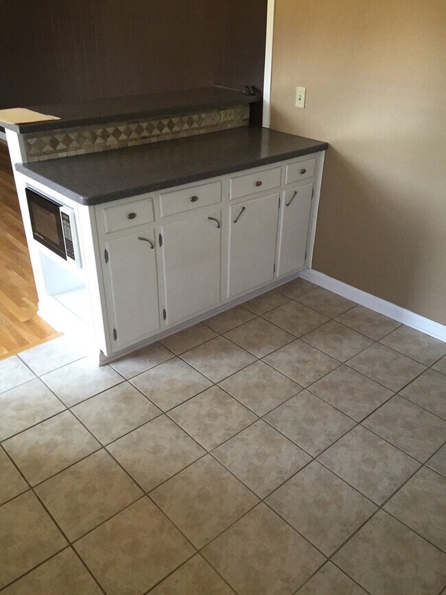 Building Photo - GREAT LOCATION!! Nicely updated home!!