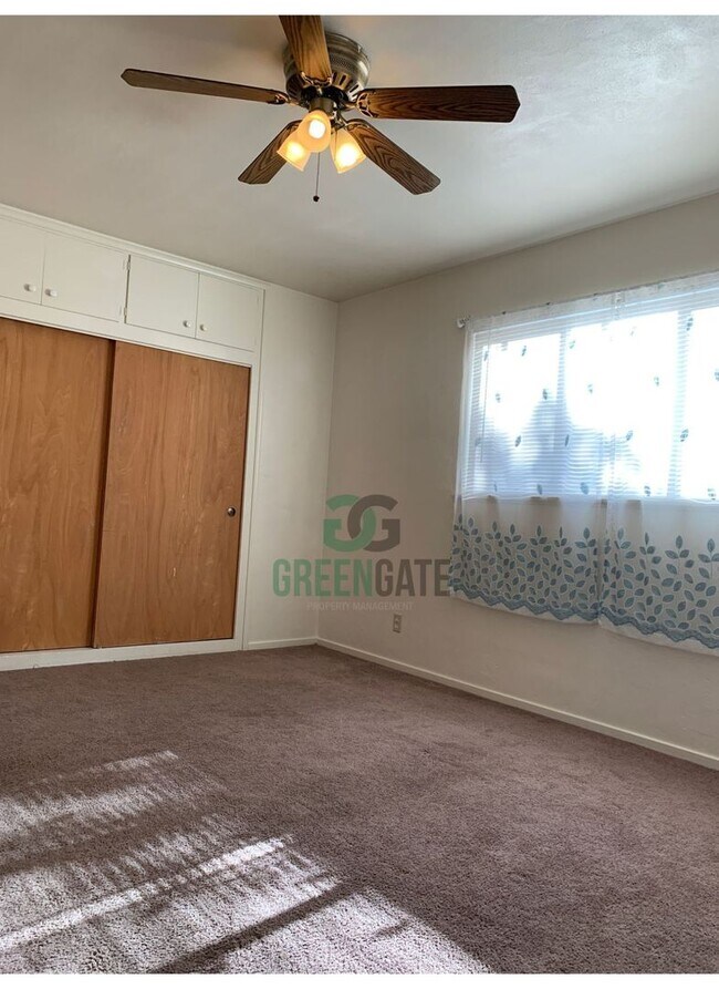 Building Photo - 338 3rd St