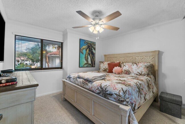 Building Photo - 50 Pelican Pointe Dr
