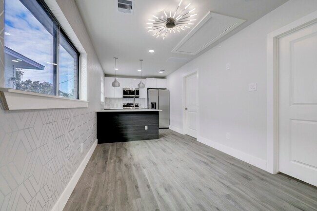 Building Photo - 2403 Cleburne St