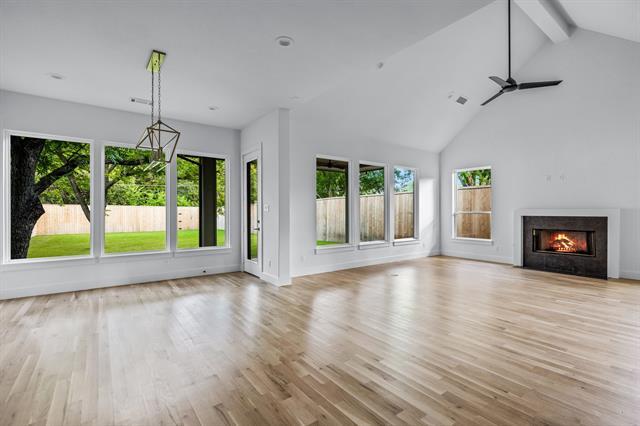 Building Photo - 9232 San Fernando Way