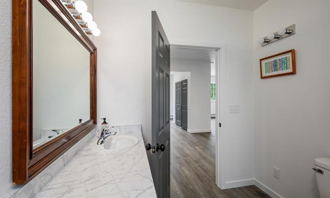 Building Photo - Incredible Mountain View home!