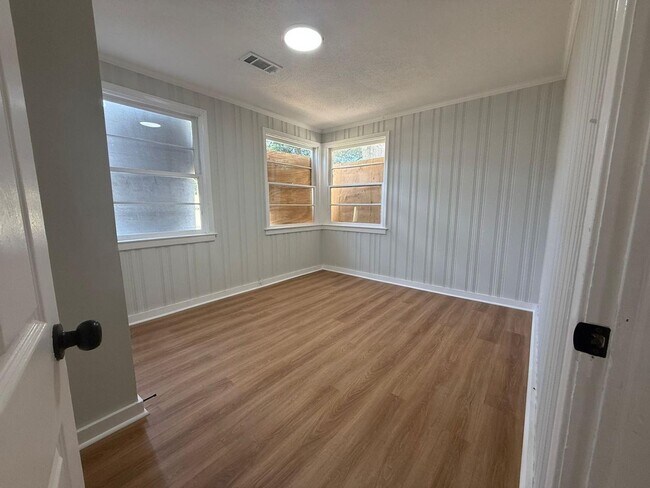 Building Photo - 2634 Highland Ave