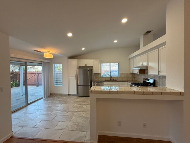 Building Photo - Single story with 3-car Garage!!