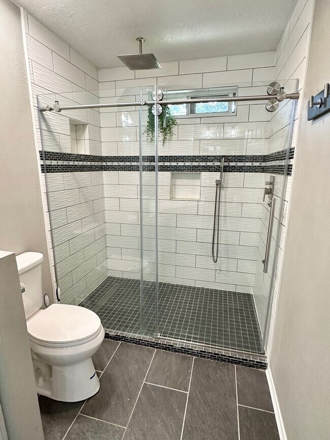 Building Photo - 918 Claeven Cir