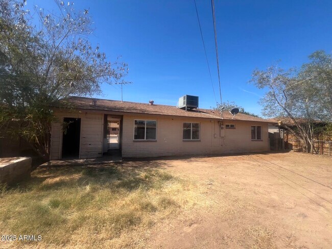 Building Photo - 1238 E Vine Ave