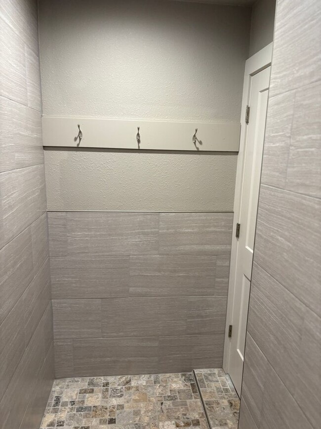 Building Photo - Re-Posting ~ Charming NW Salem Home - accepting applications now!