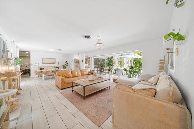 Building Photo - 341 Island Dr