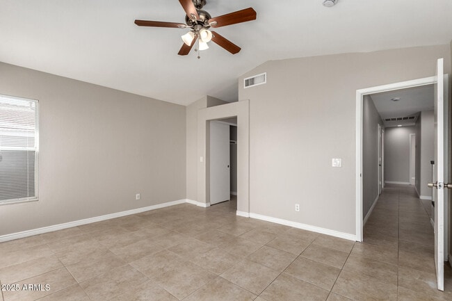 Building Photo - 913 W Juanita Ave