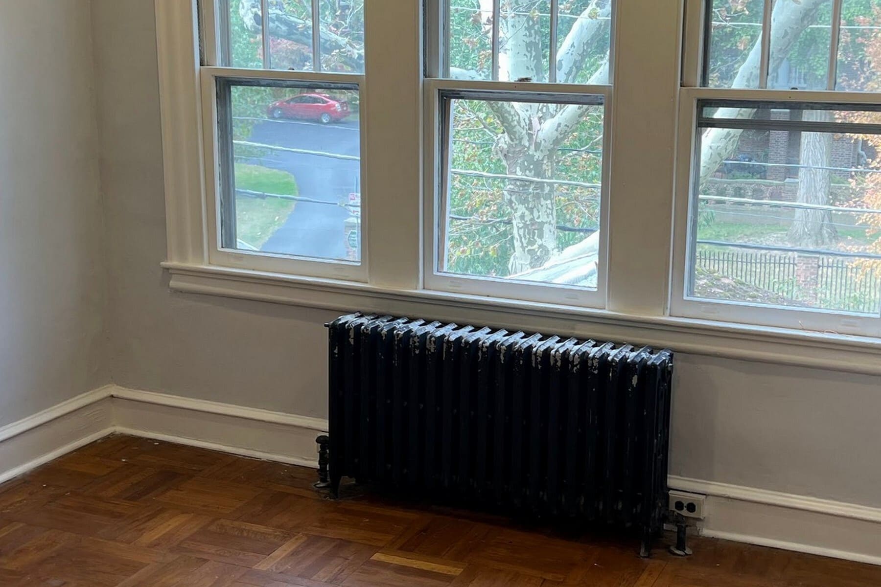 Building Photo - 110 E Roumfort Rd