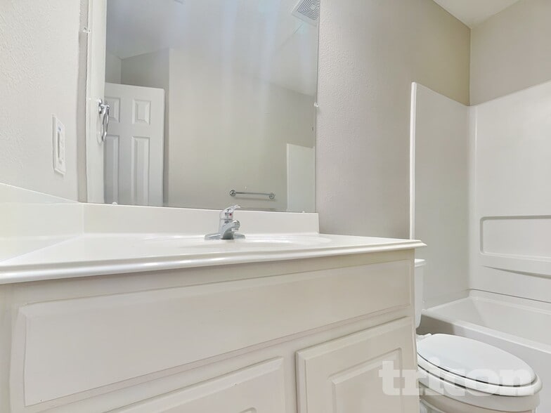 Building Photo - 4063 Pedernales River Ln