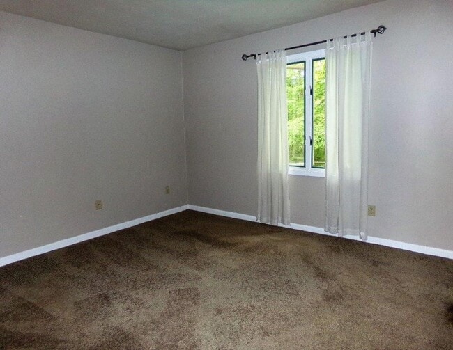 Building Photo - 376 Merrimac Trail
