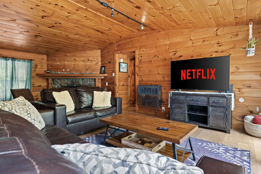 Building Photo - 1390 Snake Nation Rd