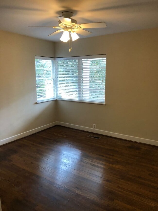 Building Photo - Great Emory Area Rental