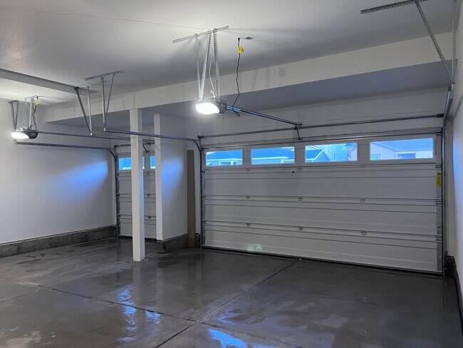 Building Photo - 5636 Bay Hl Dr