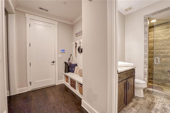 Building Photo - 984 Memorial Walk SE