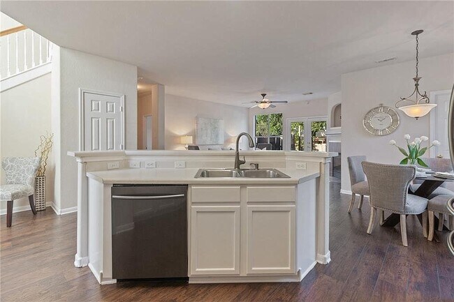 Building Photo - 5908 Taylorcrest Dr