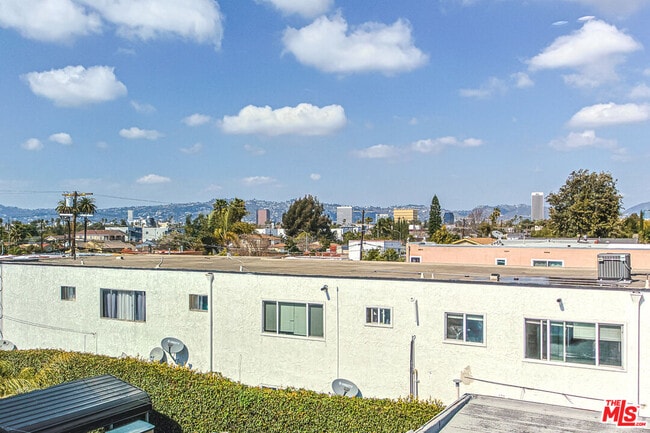 Building Photo - 1923 Carmona Ave