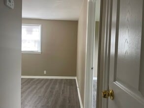 Building Photo - 2bd 1 ba Duplex in Hermitage