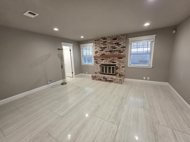 Building Photo - 135 N Lincoln Ave