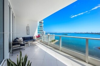 Building Photo - 2020 N Bayshore Dr