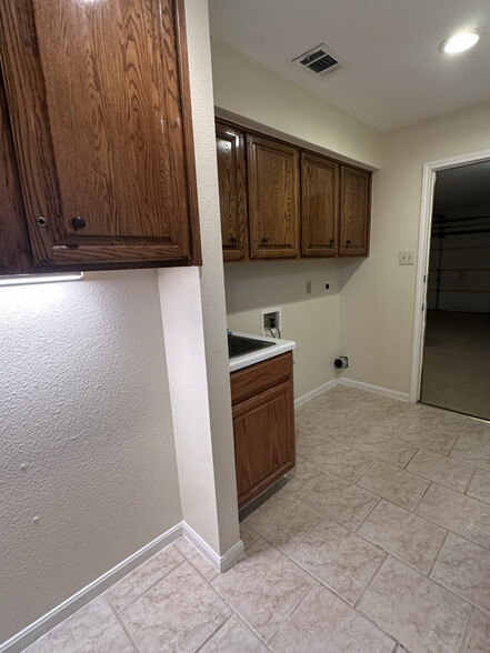 Building Photo - 1109 Lohmans Crossing Rd