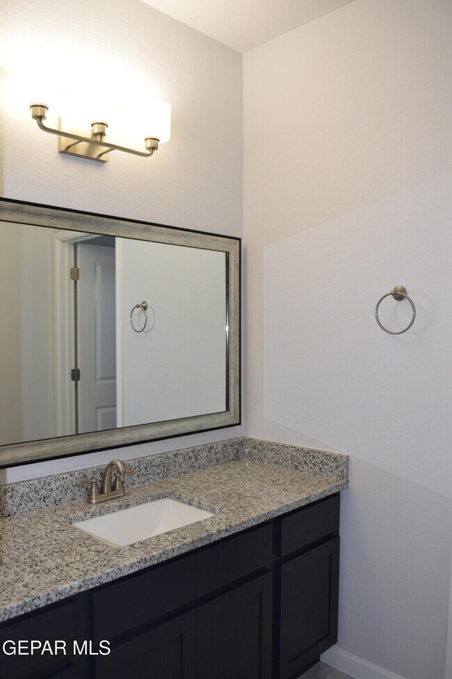 Building Photo - 1103 Nickel Hl Ave