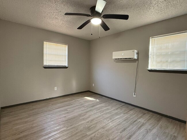 Building Photo - 1318 25th St