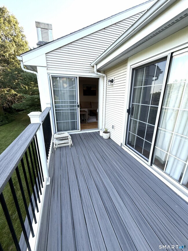 Building Photo - 204 Country Club Ct