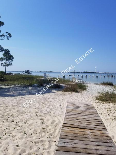 Building Photo - Deeded access to the Santa Rosa Sound