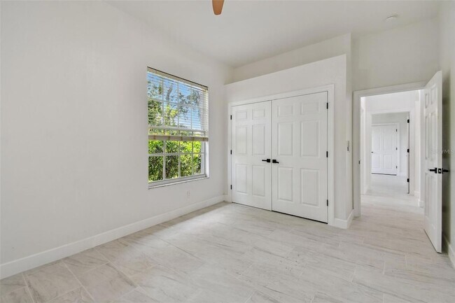 Building Photo - 13792 Long Lake Ln