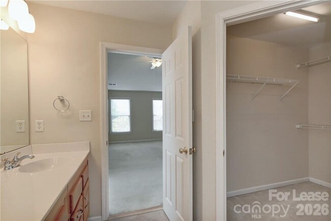 Building Photo - 10496 Gunnison Ln