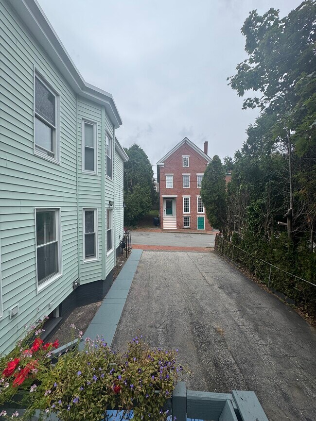 Building Photo - 10 Stetson Ct