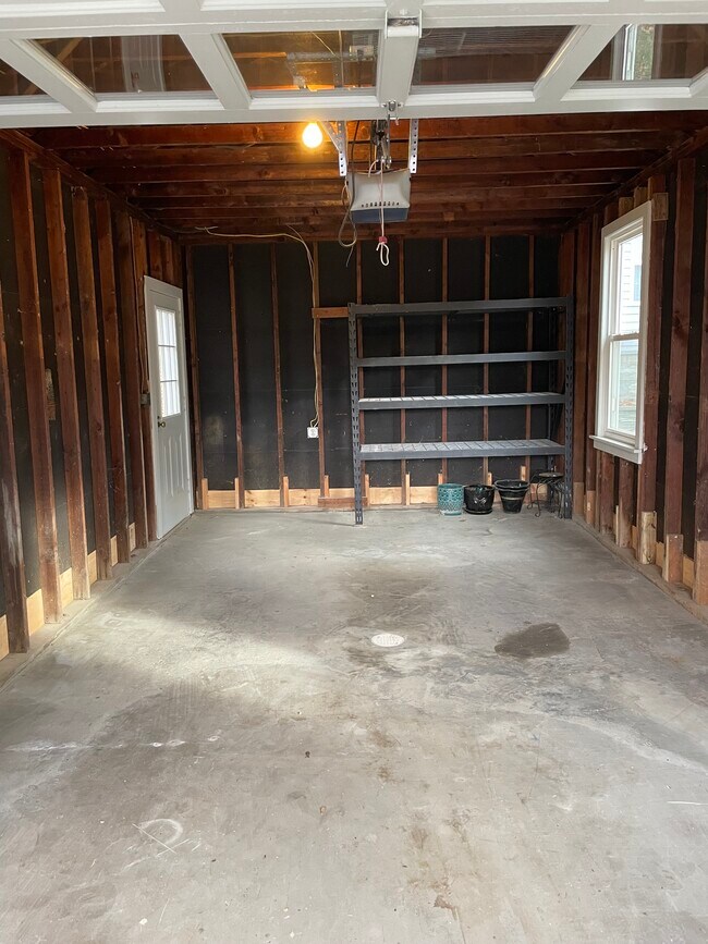 Building Photo - 206 Eastwood Ave