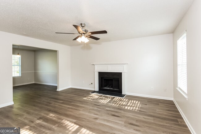 Building Photo - 1399 Crestlake Ct