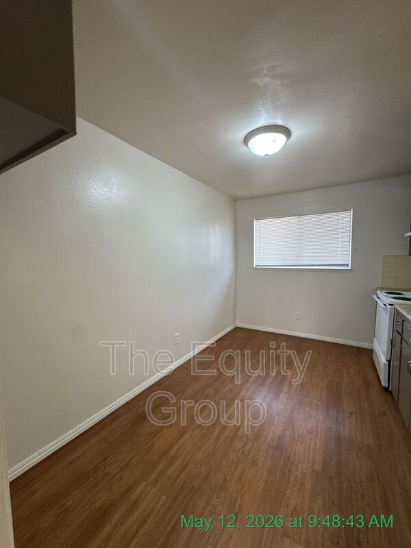 Building Photo - 806 S Court St