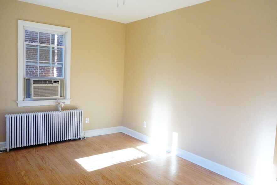 Building Photo - 8413 Flower Ave