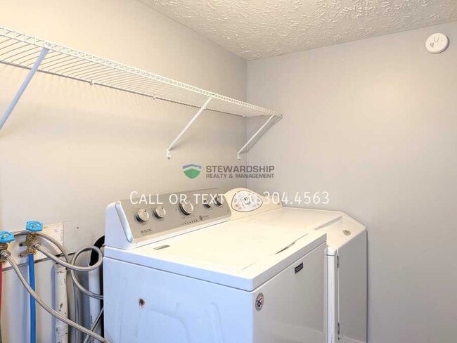 Building Photo - 15265 Lincoln Way W