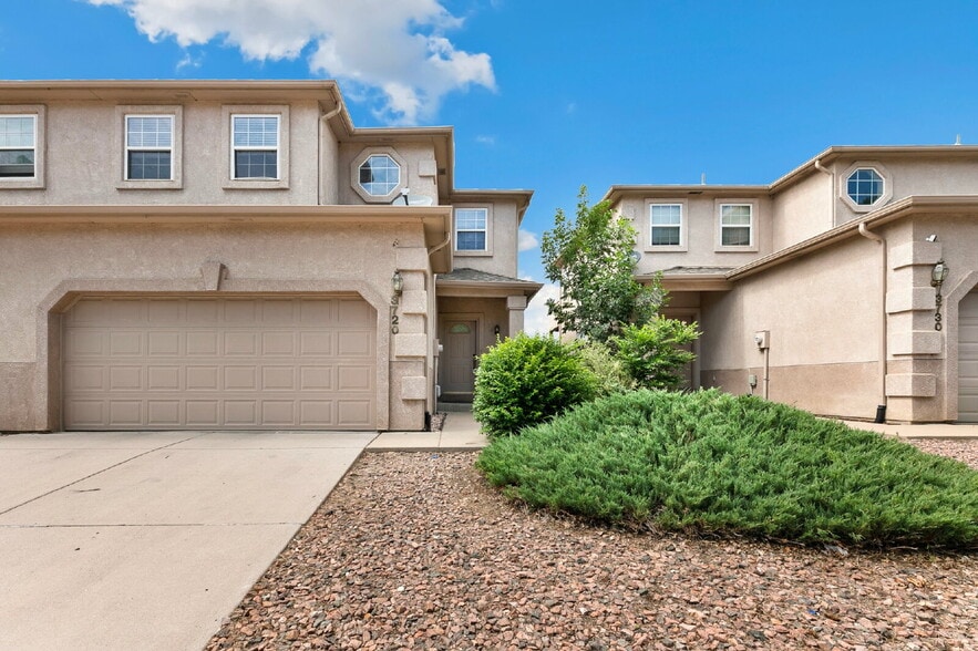 Primary Photo - Updated Townhome with Views – Minutes to P...
