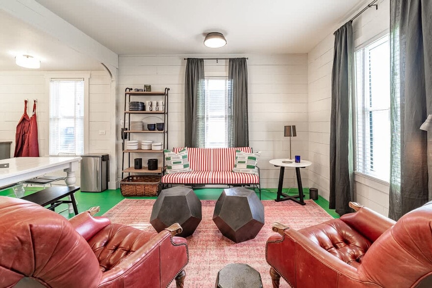 Building Photo - 108 Featherbone Ave