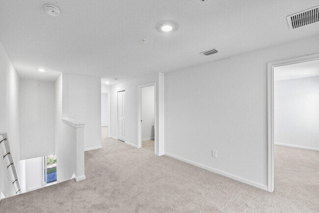 Building Photo - 587 Salisbury Cir