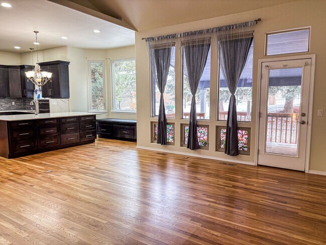 Building Photo - Spacious 4-bedroom, 3-bathroom home located in the Deer Run neighborhood