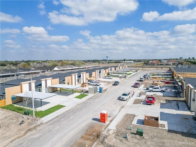 Building Photo - 12 West Dr