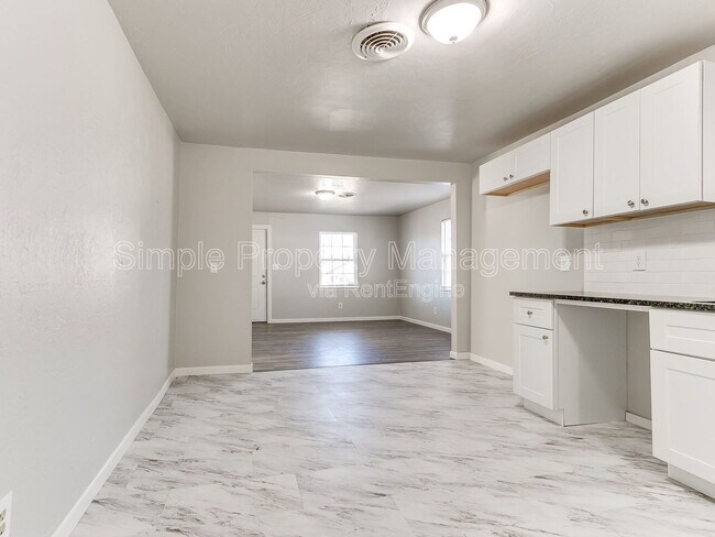Building Photo - 3312 S Harvey Ave