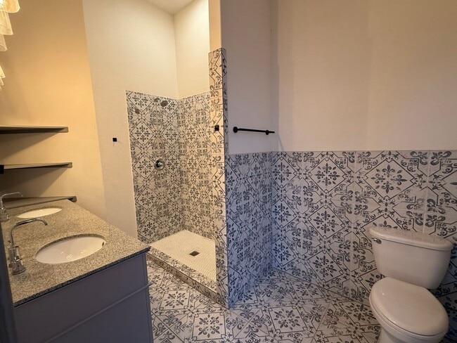 Building Photo - 2210 W Travis St